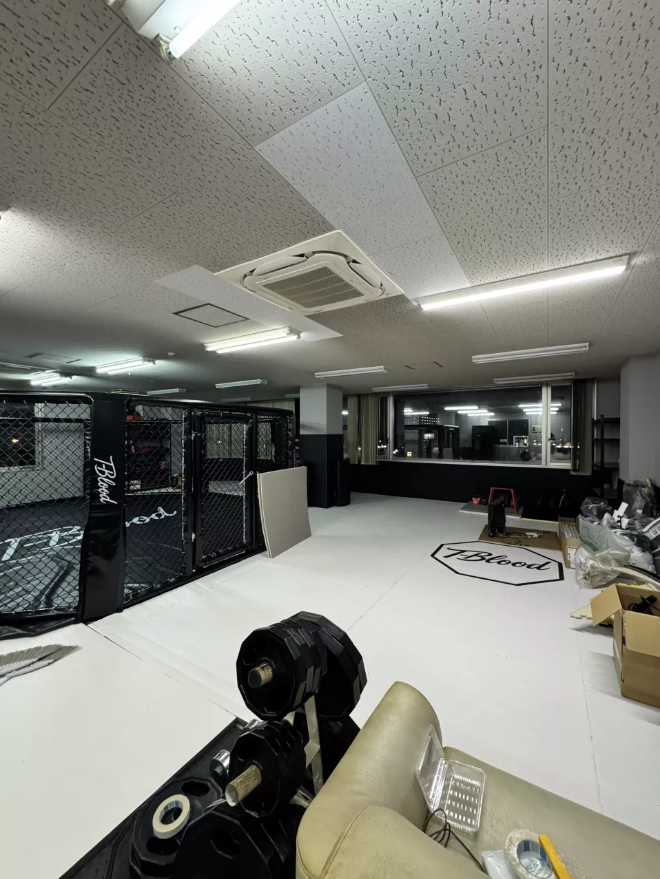 Aktualizacja projektu klienta: Zakończono instalację profesjonalnej siłowni MMA Octagon & Roll Mat
