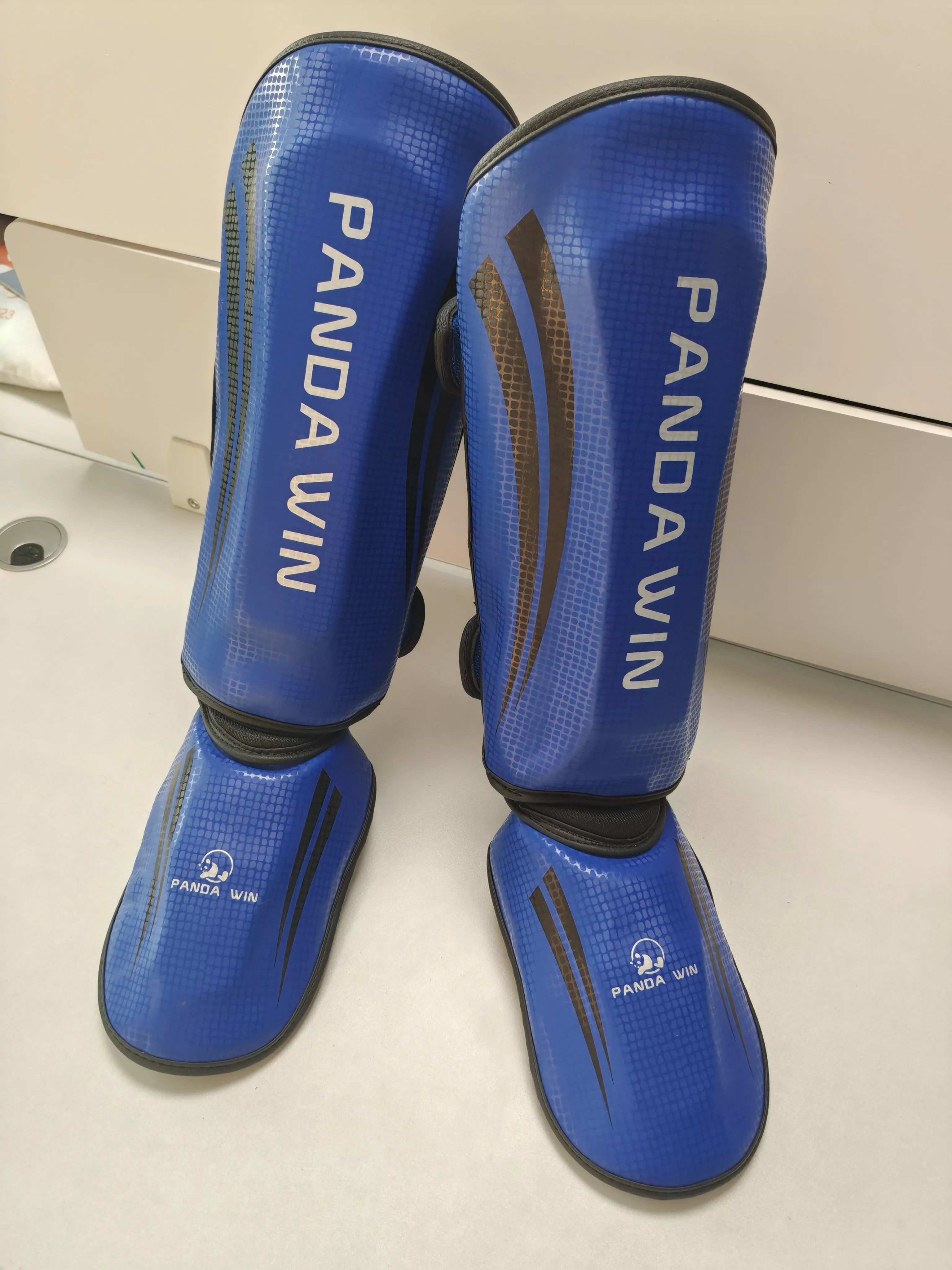 MMA knee pads for grappling protection