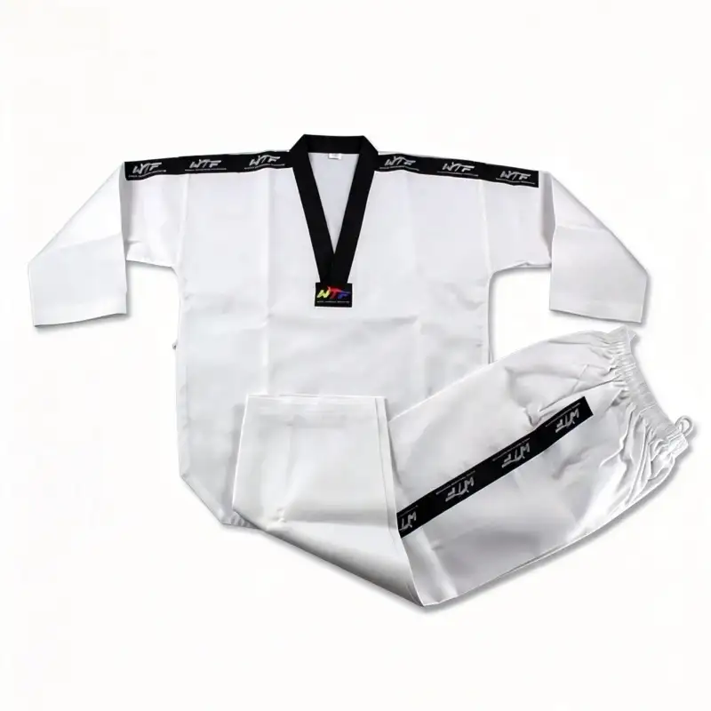 Strój do taekwondo z paskami
